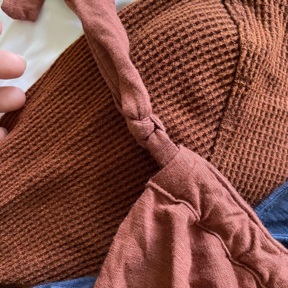 OBO! Express Cold Shoulder Women's Top - Picture 5 of 5